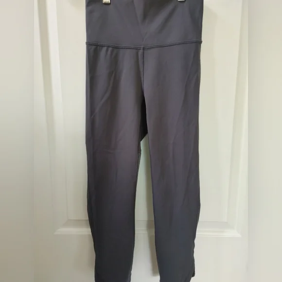 Lululemon Charcoal Grey Crop Leggings ~ Size 4 - Picture 1 of 14